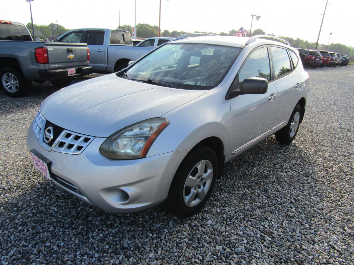2014 Silver /Gray Nissan Rogue S 2WD (JN8AS5MT7EW) with an 2.5L L4 DOHC 16V engine, Automatic transmission, located at 15016 S Hwy 231, Midland City, AL, 36350, (334) 983-3001, 31.306210, -85.495277 - Photo#2
