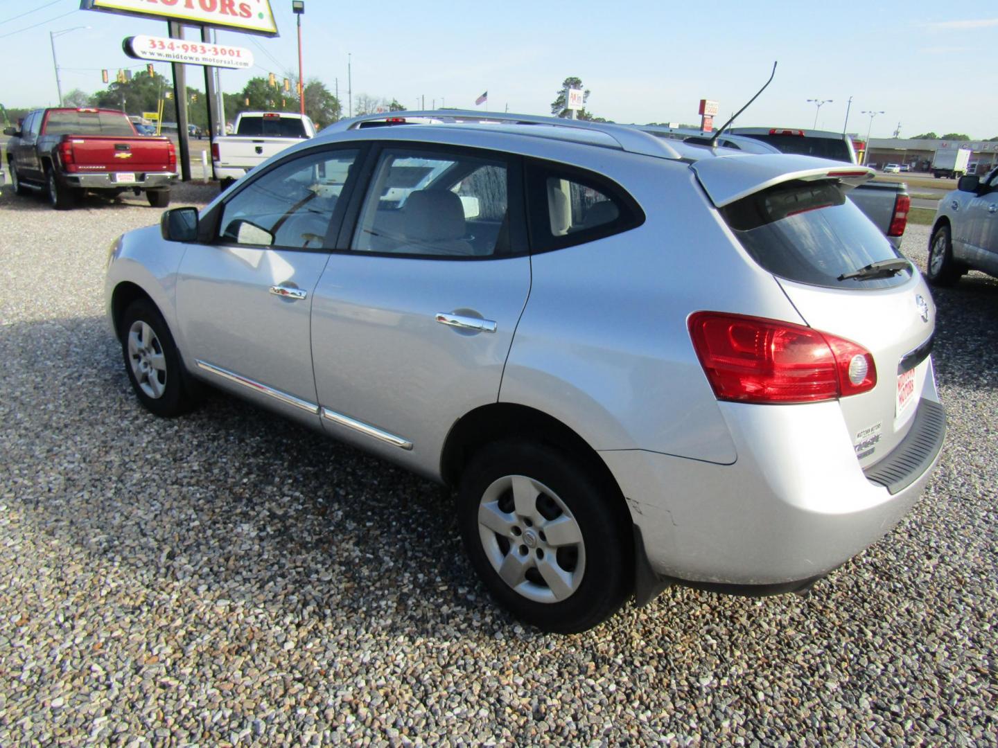 2014 Silver /Gray Nissan Rogue S 2WD (JN8AS5MT7EW) with an 2.5L L4 DOHC 16V engine, Automatic transmission, located at 15016 S Hwy 231, Midland City, AL, 36350, (334) 983-3001, 31.306210, -85.495277 - Photo#5