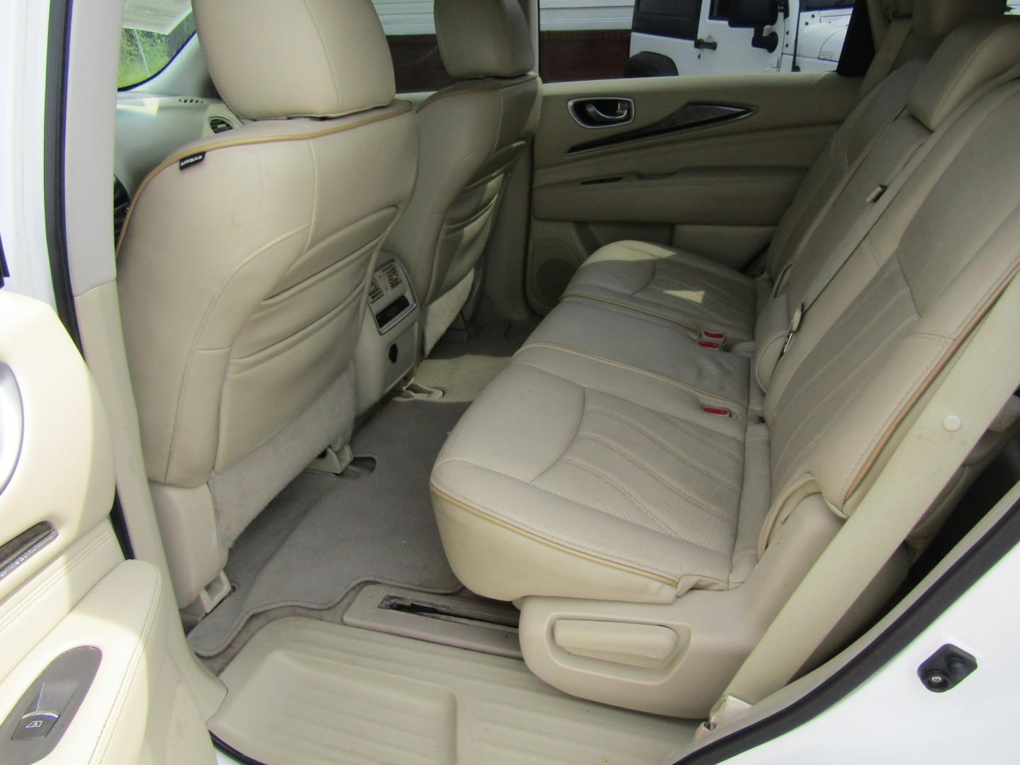 2013 White /Tan Infiniti JX FWD (5N1AL0MNXDC) with an 3.5L V6 DOHC 24V engine, Automatic transmission, located at 15016 S Hwy 231, Midland City, AL, 36350, (334) 983-3001, 31.306210, -85.495277- Photo#4