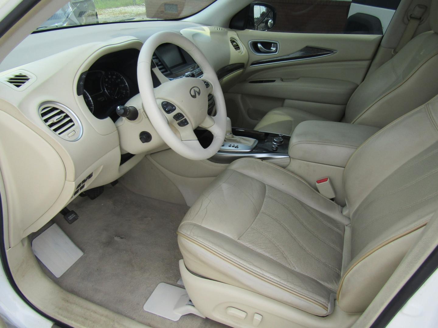 2013 White /Tan Infiniti JX FWD (5N1AL0MNXDC) with an 3.5L V6 DOHC 24V engine, Automatic transmission, located at 15016 S Hwy 231, Midland City, AL, 36350, (334) 983-3001, 31.306210, -85.495277- Photo#3