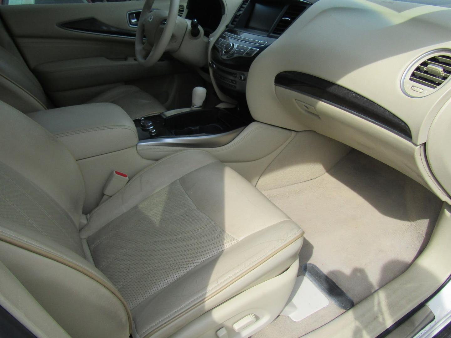 2013 White /Tan Infiniti JX FWD (5N1AL0MNXDC) with an 3.5L V6 DOHC 24V engine, Automatic transmission, located at 15016 S Hwy 231, Midland City, AL, 36350, (334) 983-3001, 31.306210, -85.495277- Photo#9