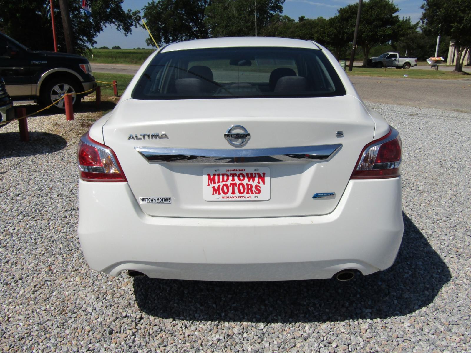 2013 WHITE /Black Nissan Altima 2.5 S (1N4AL3AP6DC) with an 2.5L L4 DOHC 16V engine, Automatic transmission, located at 15016 S Hwy 231, Midland City, AL, 36350, (334) 983-3001, 31.306210, -85.495277 - Photo #6