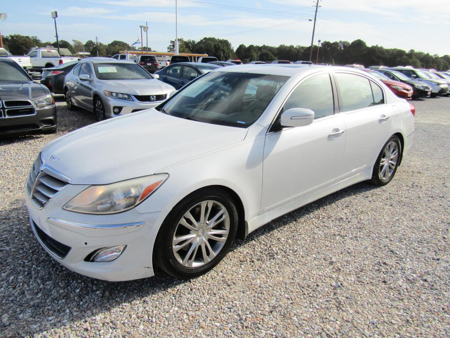 2012 WHITE /Tan Hyundai Genesis 3.8L (KMHGC4DD5CU) with an 3.8L V6 DOHC 24V engine, Automatic transmission, located at 15016 S Hwy 231, Midland City, AL, 36350, (334) 983-3001, 31.306210, -85.495277 - Photo#2
