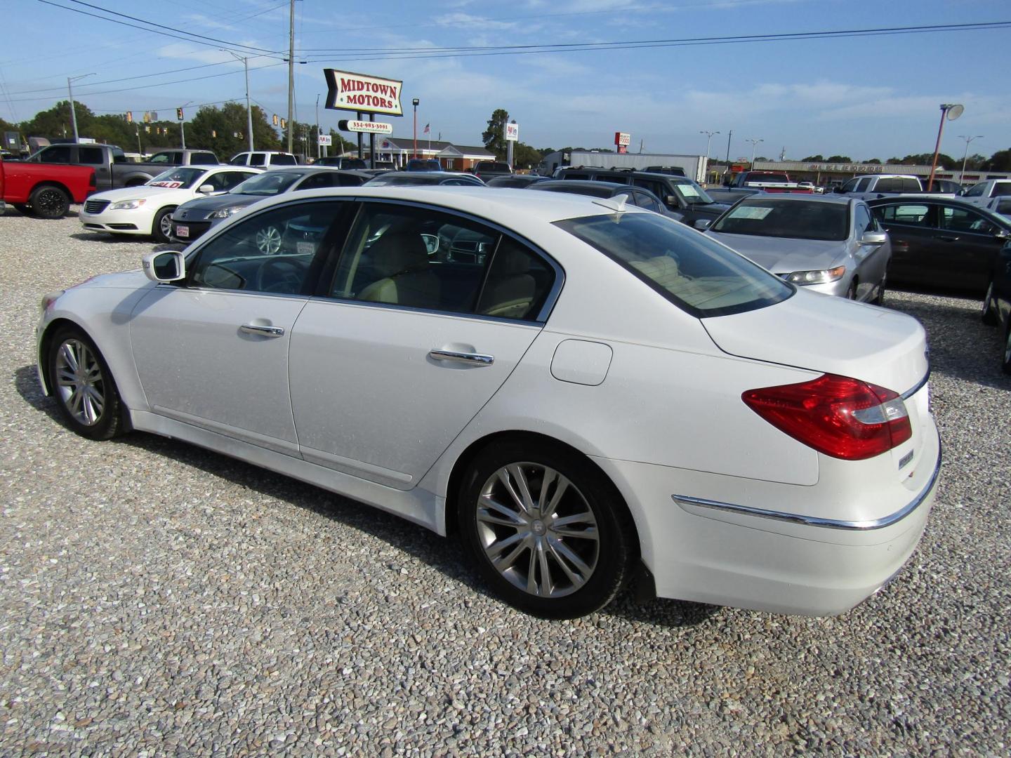 2012 WHITE /Tan Hyundai Genesis 3.8L (KMHGC4DD5CU) with an 3.8L V6 DOHC 24V engine, Automatic transmission, located at 15016 S Hwy 231, Midland City, AL, 36350, (334) 983-3001, 31.306210, -85.495277 - Photo#5