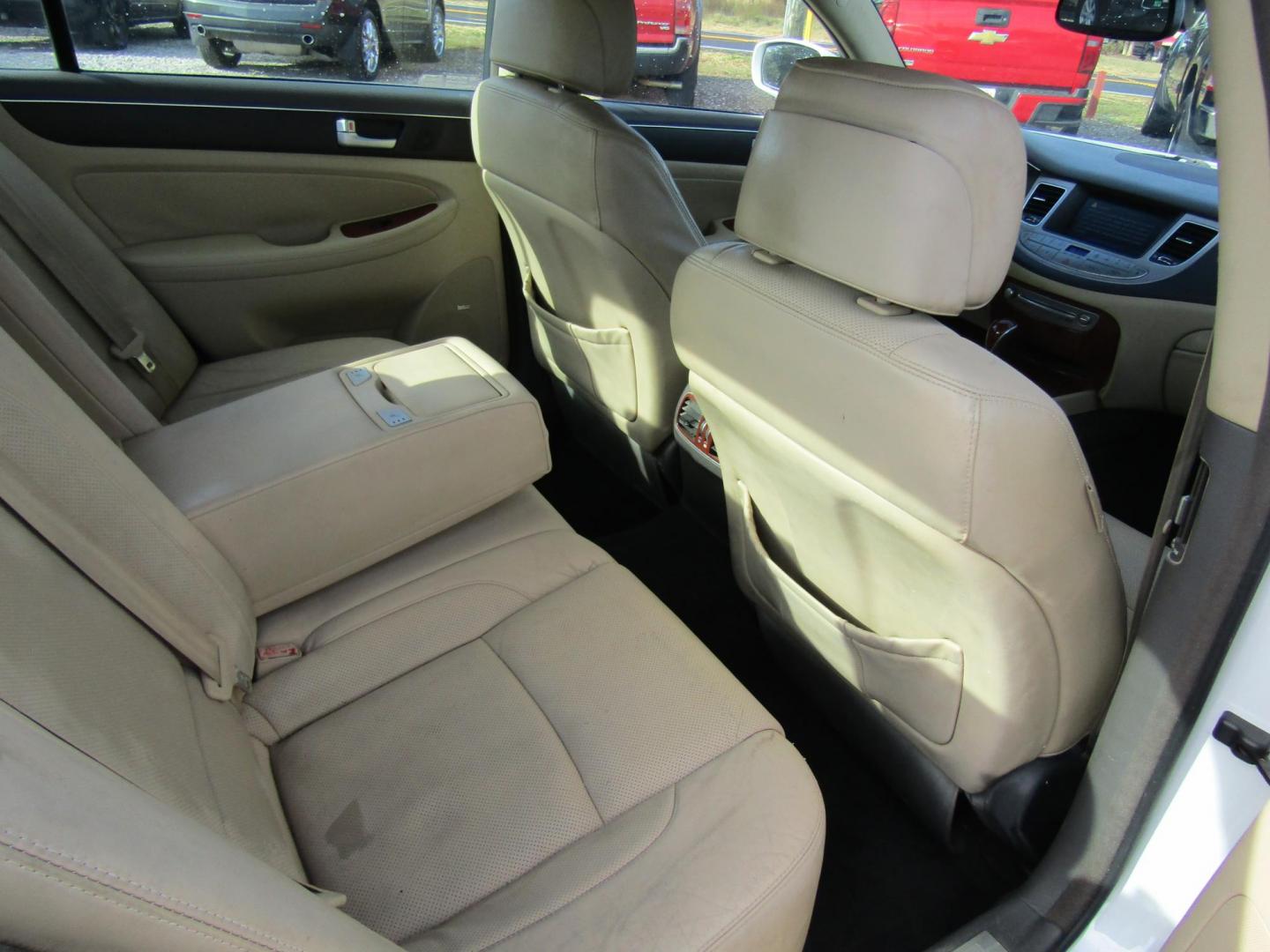 2012 WHITE /Tan Hyundai Genesis 3.8L (KMHGC4DD5CU) with an 3.8L V6 DOHC 24V engine, Automatic transmission, located at 15016 S Hwy 231, Midland City, AL, 36350, (334) 983-3001, 31.306210, -85.495277 - Photo#8