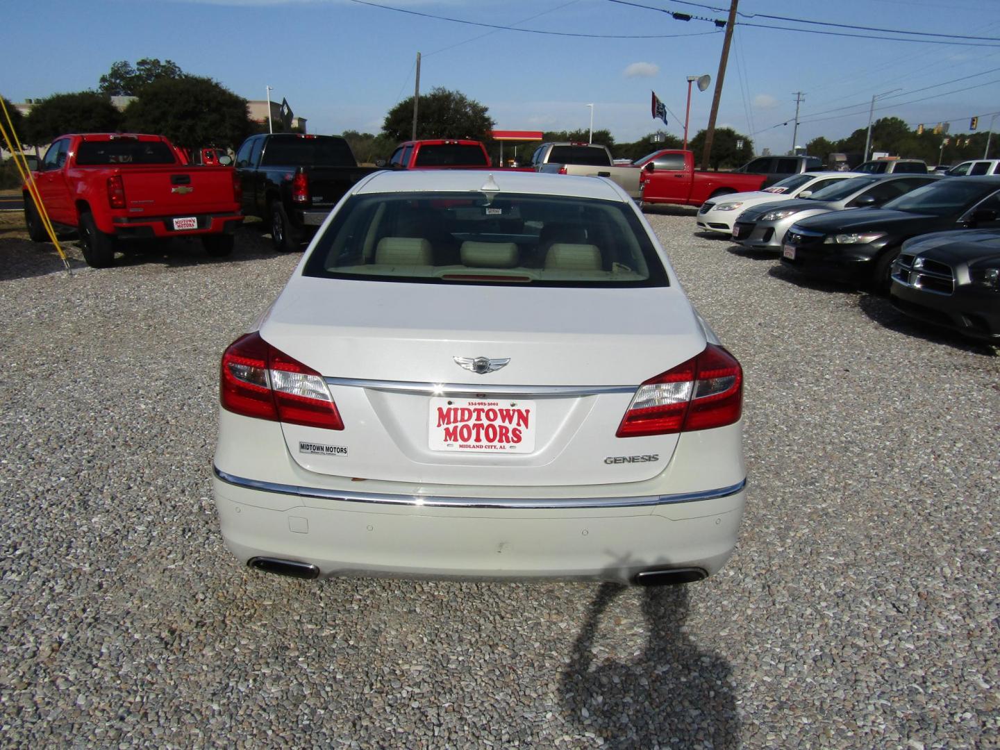 2012 WHITE /Tan Hyundai Genesis 3.8L (KMHGC4DD5CU) with an 3.8L V6 DOHC 24V engine, Automatic transmission, located at 15016 S Hwy 231, Midland City, AL, 36350, (334) 983-3001, 31.306210, -85.495277 - Photo#6
