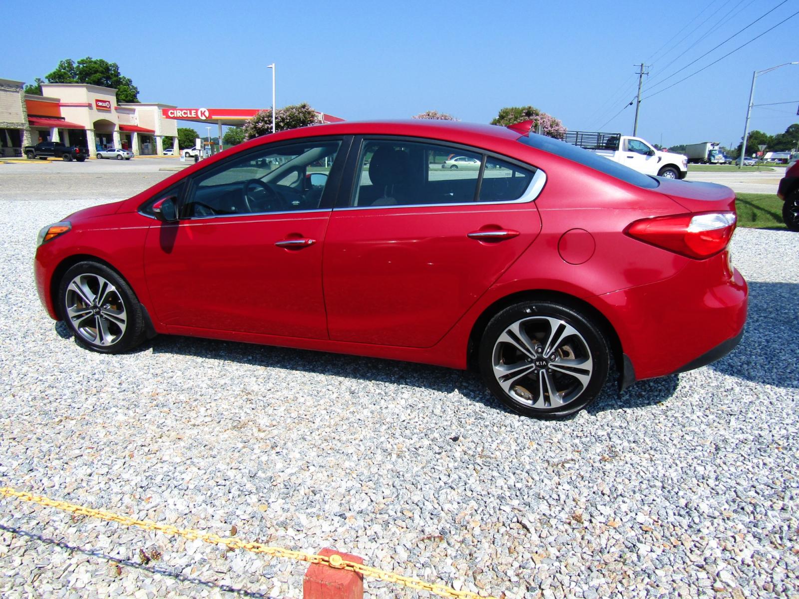 2014 Red Kia Forte EX (KNAFX4A80E5) with an 2.0L L4 DOHC 16V engine, Automatic transmission, located at 15016 S Hwy 231, Midland City, AL, 36350, (334) 983-3001, 31.306210, -85.495277 - Photo #5