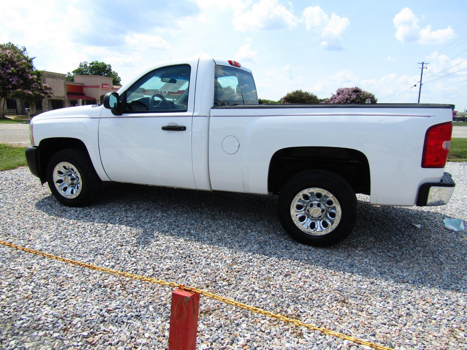 2012 WHITE /Black Chevrolet Silverado 1500 Work Truck 2WD (1GCNCPEX9CZ) with an 4.3L V6 OHV 12V engine, Automatic transmission, located at 15016 S Hwy 231, Midland City, AL, 36350, (334) 983-3001, 31.306210, -85.495277 - Photo #4