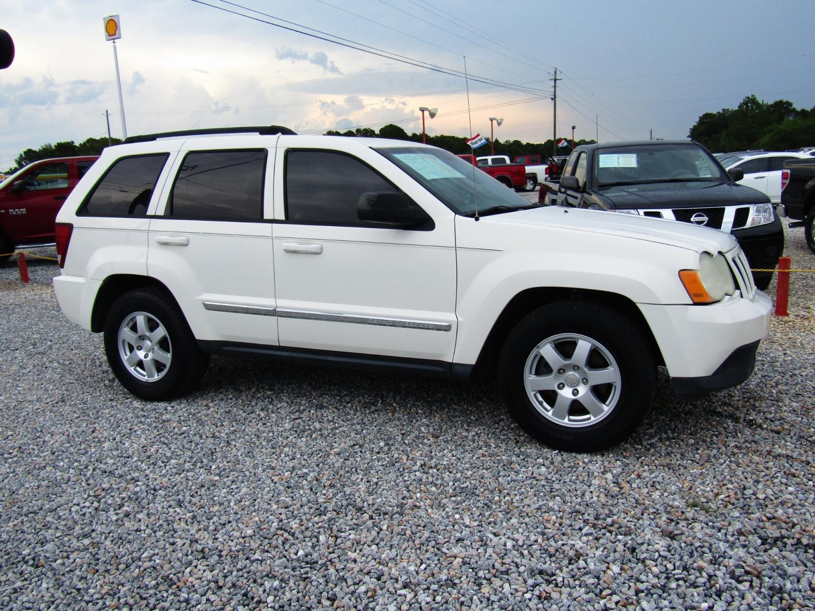 2010 WHITE /Black Jeep Grand Cherokee Laredo 2WD (1J4PS4GK9AC) with an 3.7L V6 SOHC 12V engine, Automatic transmission, located at 15016 S Hwy 231, Midland City, AL, 36350, (334) 983-3001, 31.306210, -85.495277 - Photo #0