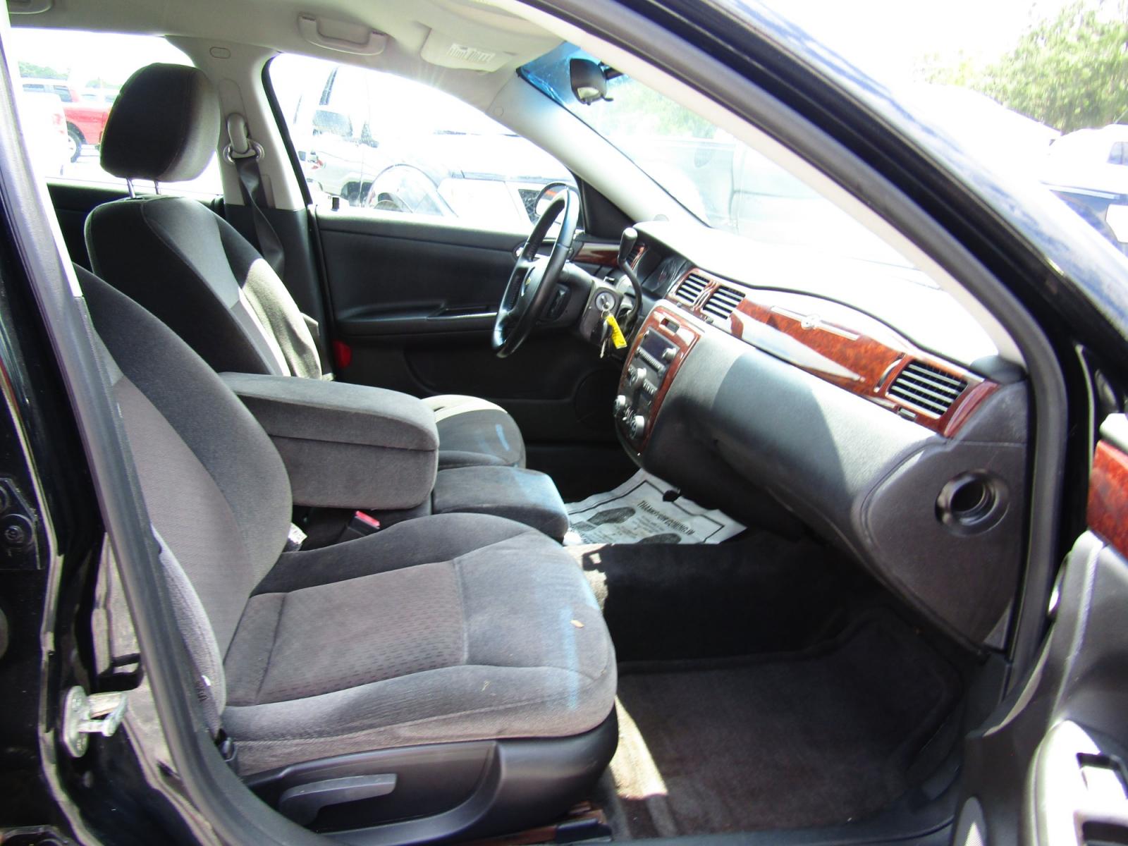 2011 Black Chevrolet Impala LT (2G1WG5EK6B1) with an 3.5L V6 OHV 16V FFV engine, Automatic transmission, located at 15016 S Hwy 231, Midland City, AL, 36350, (334) 983-3001, 31.306210, -85.495277 - Photo #9