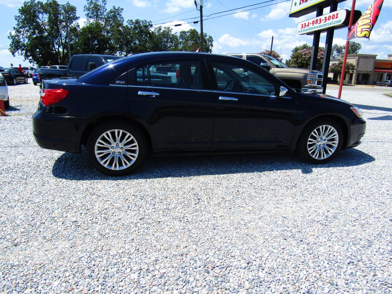 2012 DK Blue /Tan Chrysler 200 Limited (1C3CCBCG6CN) with an 3.6L V6 DOHC 24V FFV engine, Automatic transmission, located at 15016 S Hwy 231, Midland City, AL, 36350, (334) 983-3001, 31.306210, -85.495277 - Photo #7