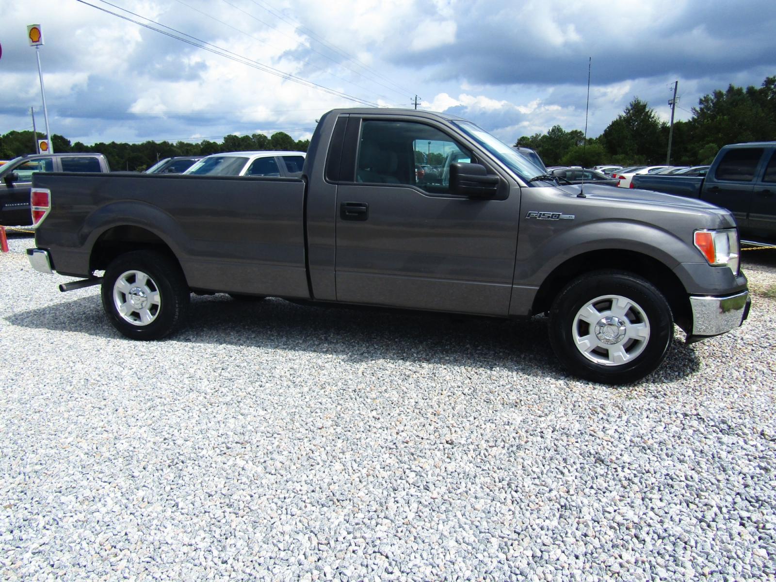 2013 Gray /Gray Ford F-150 XLT 8-ft. Bed 2WD (1FTMF1CMXDK) with an 3.7L V6 DOHC 24V engine, Automatic transmission, located at 15016 S Hwy 231, Midland City, AL, 36350, (334) 983-3001, 31.306210, -85.495277 - Photo #0