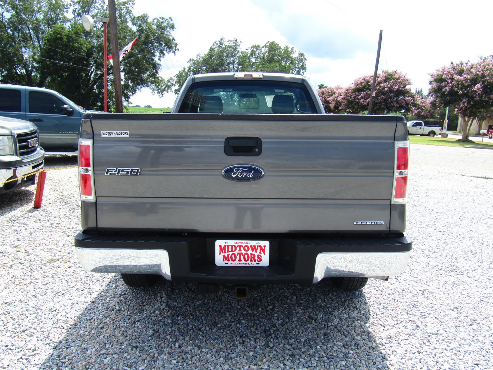 2013 Gray /Gray Ford F-150 XLT 8-ft. Bed 2WD (1FTMF1CMXDK) with an 3.7L V6 DOHC 24V engine, Automatic transmission, located at 15016 S Hwy 231, Midland City, AL, 36350, (334) 983-3001, 31.306210, -85.495277 - Photo #5