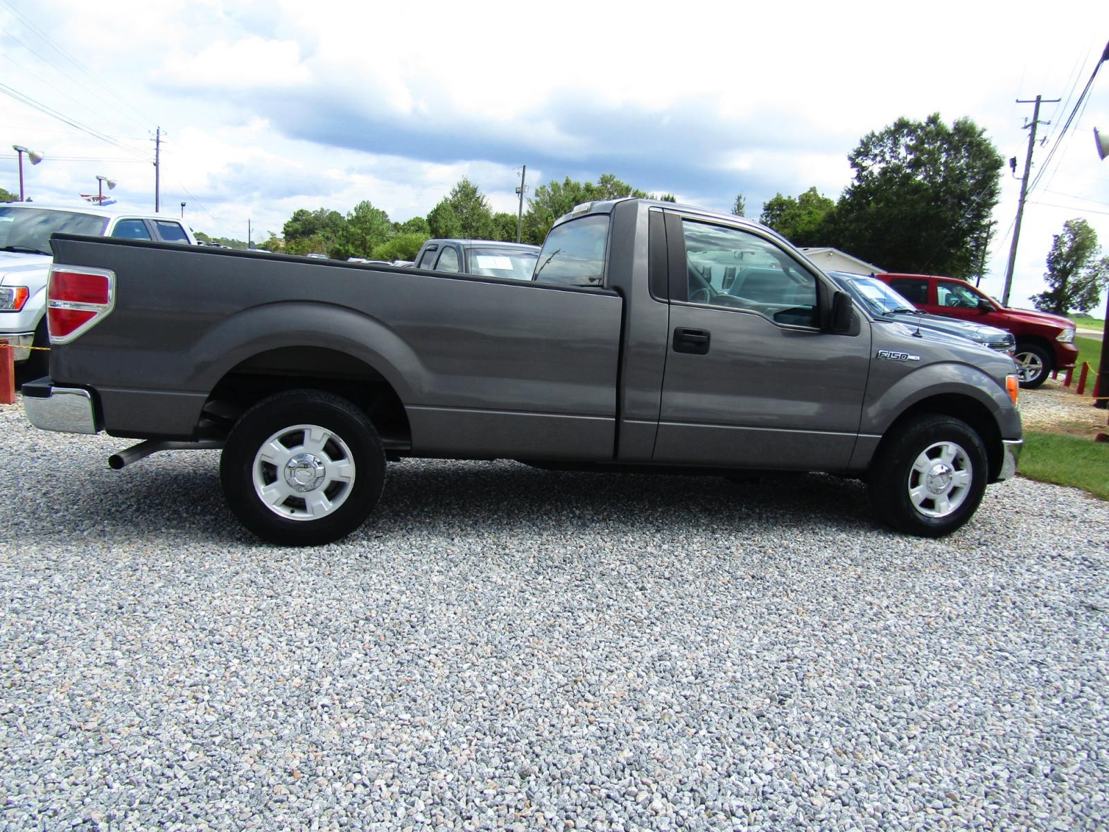 2013 Gray /Gray Ford F-150 XLT 8-ft. Bed 2WD (1FTMF1CMXDK) with an 3.7L V6 DOHC 24V engine, Automatic transmission, located at 15016 S Hwy 231, Midland City, AL, 36350, (334) 983-3001, 31.306210, -85.495277 - Photo #6