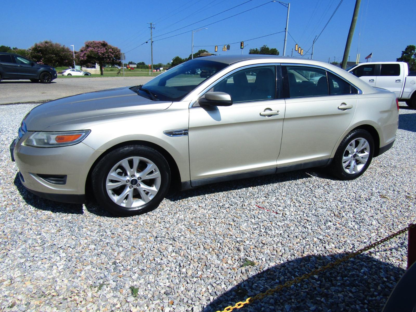 2011 Gold /Tan Ford Taurus SEL FWD (1FAHP2EW4BG) with an 3.5L V6 DOHC 24V engine, Automatic transmission, located at 15016 S Hwy 231, Midland City, AL, 36350, (334) 983-3001, 31.306210, -85.495277 - Photo #2