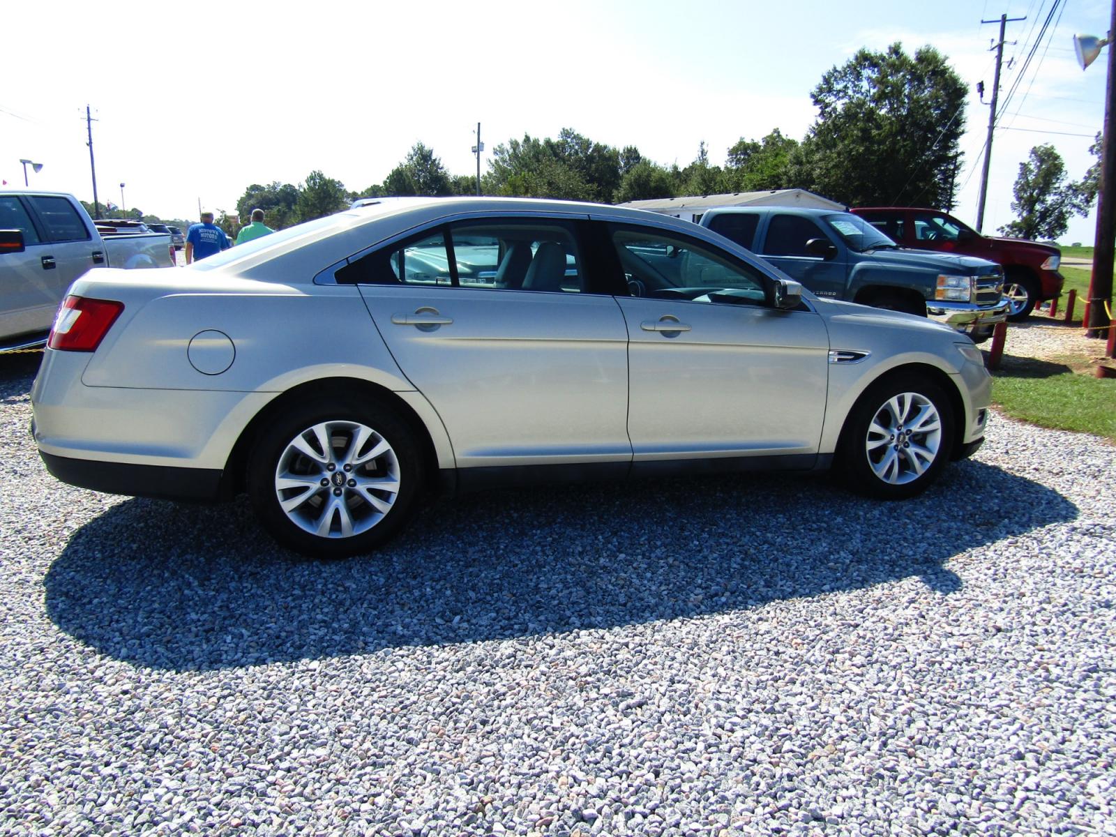 2011 Gold /Tan Ford Taurus SEL FWD (1FAHP2EW4BG) with an 3.5L V6 DOHC 24V engine, Automatic transmission, located at 15016 S Hwy 231, Midland City, AL, 36350, (334) 983-3001, 31.306210, -85.495277 - Photo #7