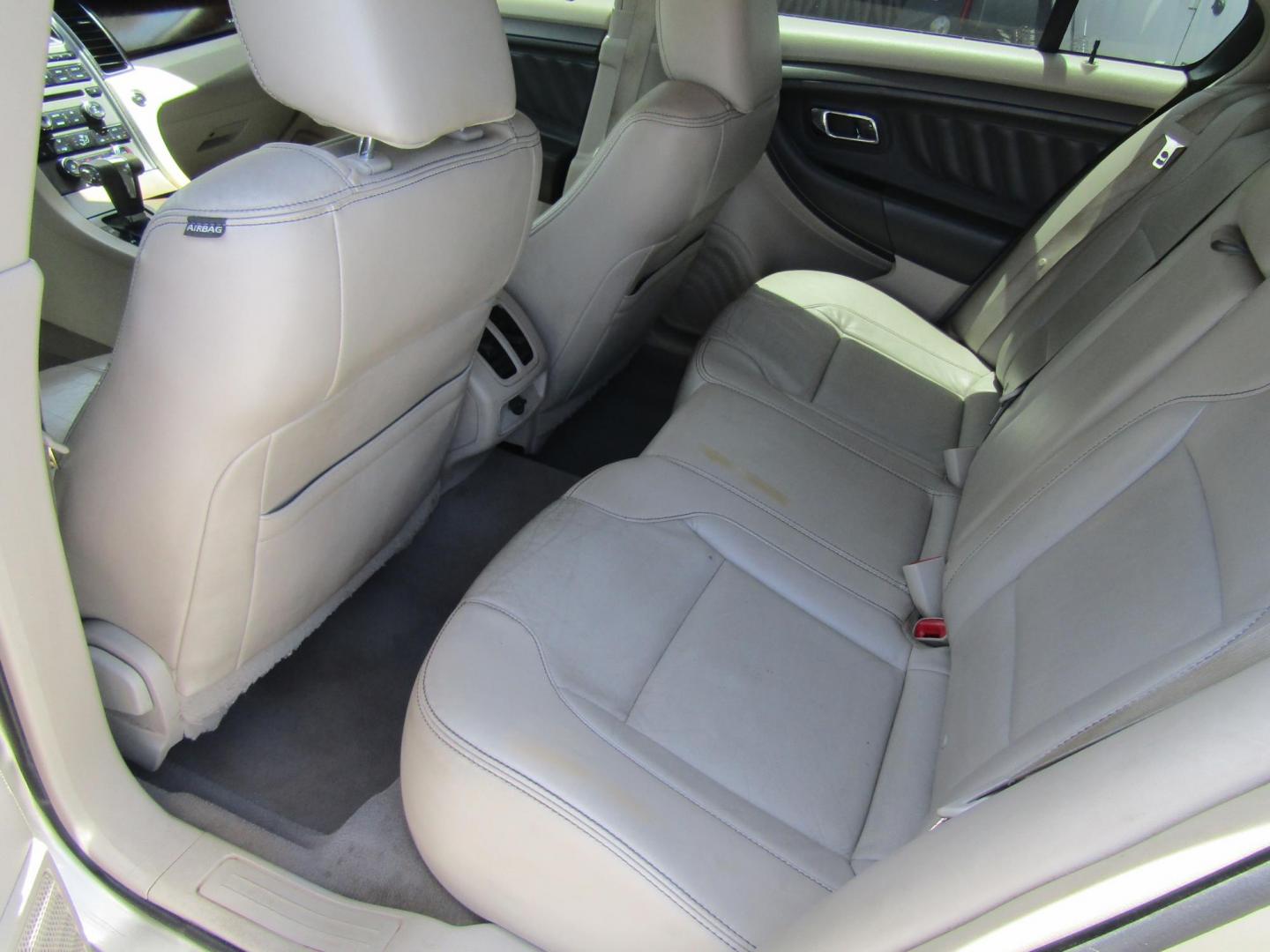 2011 Gold /Tan Ford Taurus SEL FWD (1FAHP2EW4BG) with an 3.5L V6 DOHC 24V engine, Automatic transmission, located at 15016 S Hwy 231, Midland City, AL, 36350, (334) 983-3001, 31.306210, -85.495277 - Photo#3