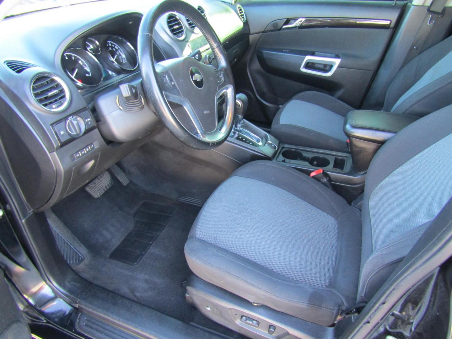 2015 Black Chevrolet Captiva Sport 1LT FWD (3GNAL3EK8FS) with an 2.4L L4 DOHC 16V FFV engine, Automatic transmission, located at 15016 S Hwy 231, Midland City, AL, 36350, (334) 983-3001, 31.306210, -85.495277 - Photo#3