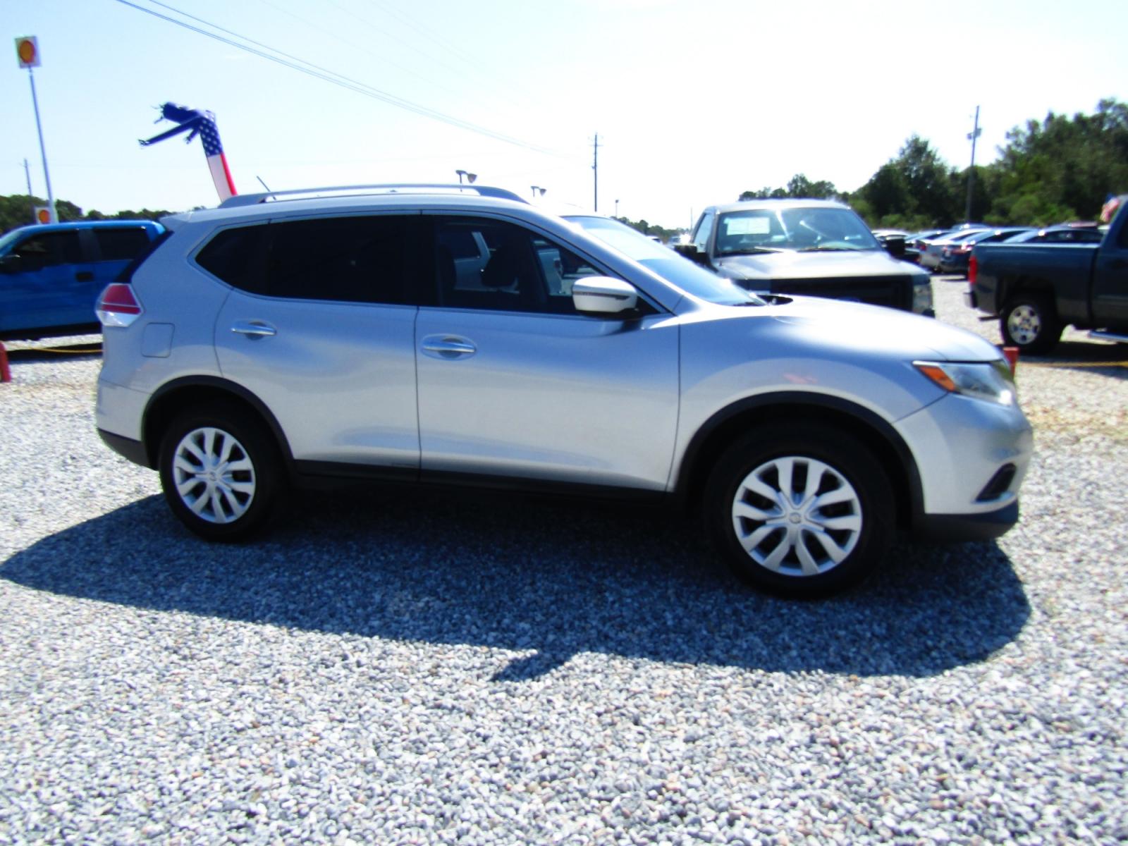 2016 Silver Nissan Rogue S 2WD (JN8AT2MT4GW) with an 2.5L L4 DOHC 16V engine, Automatic transmission, located at 15016 S Hwy 231, Midland City, AL, 36350, (334) 983-3001, 31.306210, -85.495277 - Photo #0
