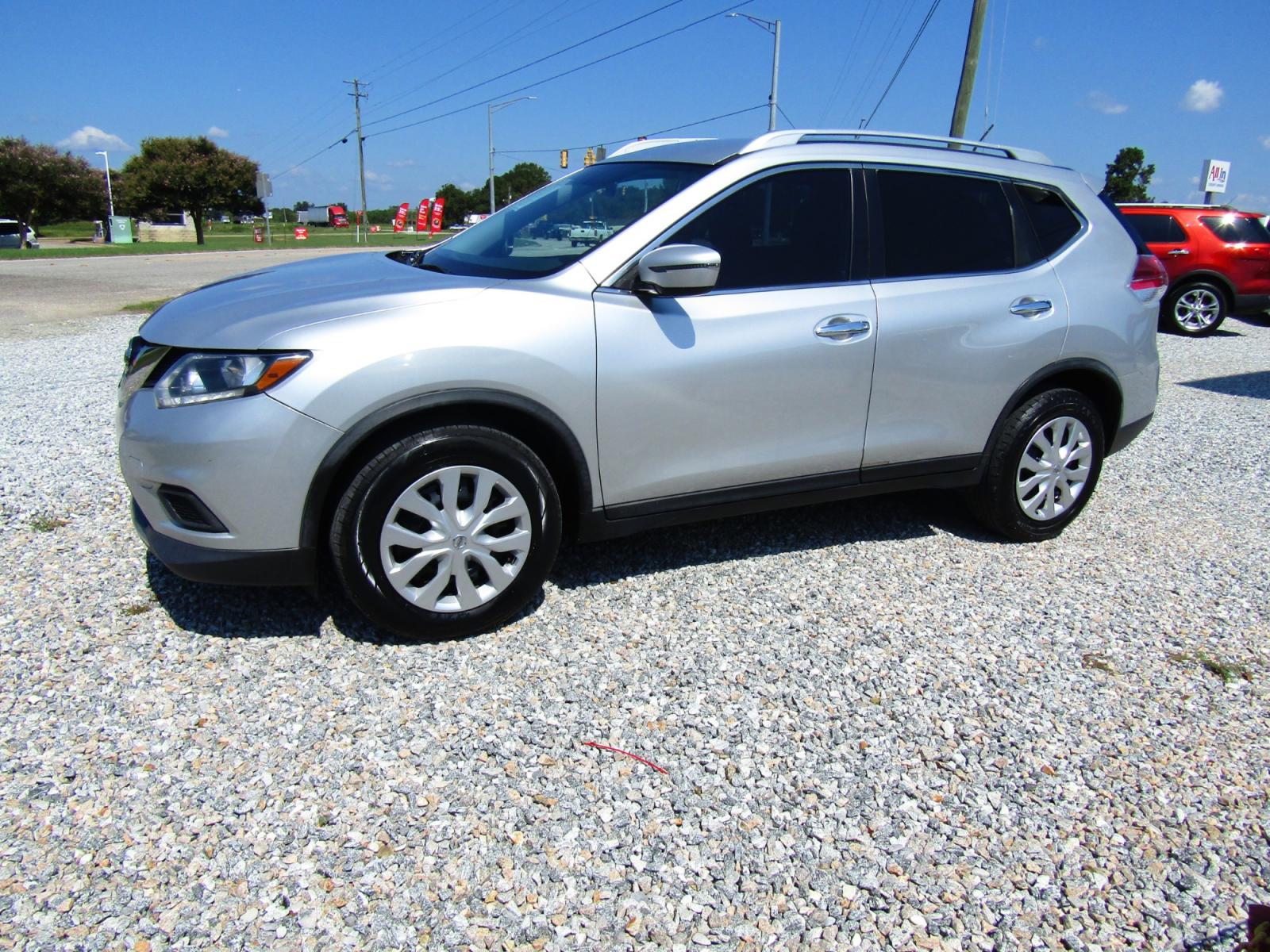 2016 Silver Nissan Rogue S 2WD (JN8AT2MT4GW) with an 2.5L L4 DOHC 16V engine, Automatic transmission, located at 15016 S Hwy 231, Midland City, AL, 36350, (334) 983-3001, 31.306210, -85.495277 - Photo #2