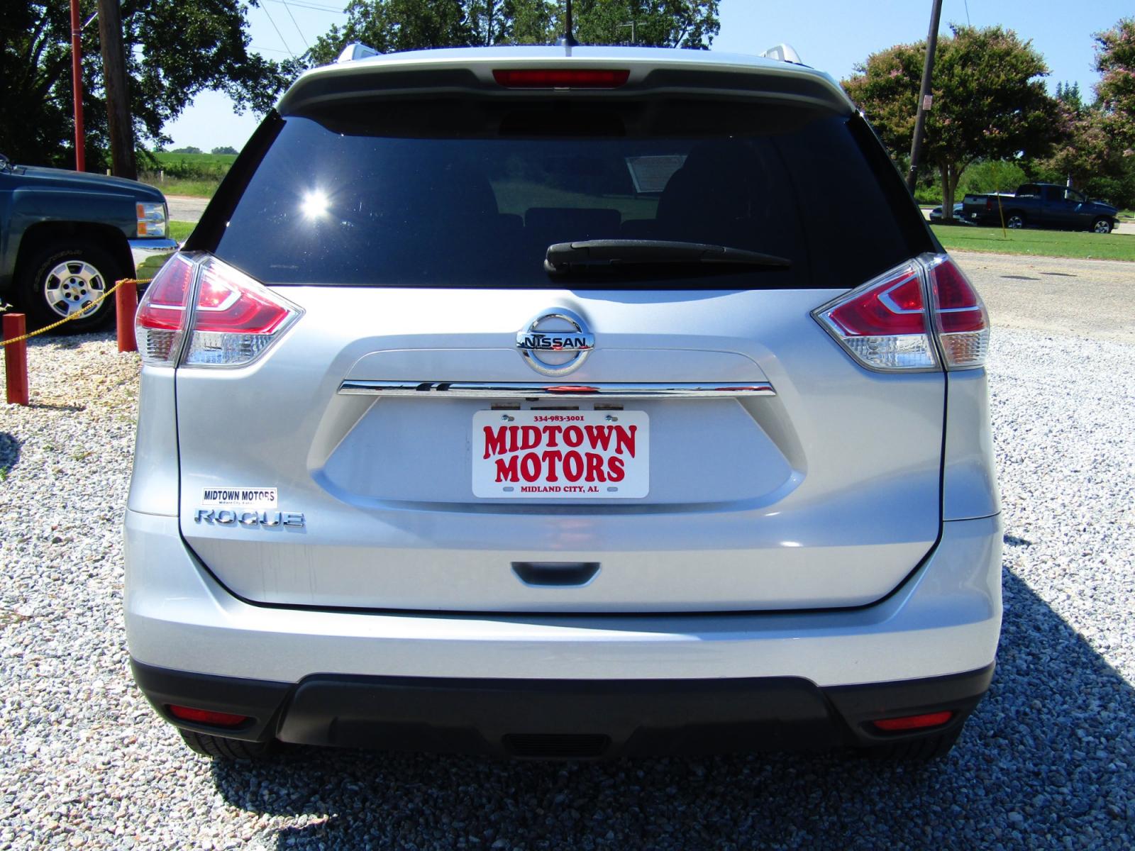 2016 Silver Nissan Rogue S 2WD (JN8AT2MT4GW) with an 2.5L L4 DOHC 16V engine, Automatic transmission, located at 15016 S Hwy 231, Midland City, AL, 36350, (334) 983-3001, 31.306210, -85.495277 - Photo #6