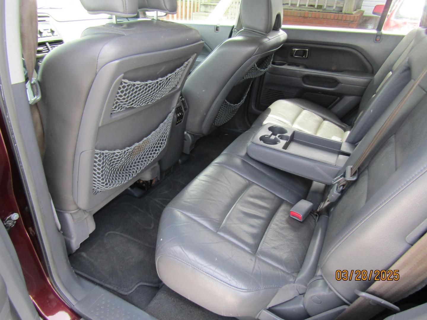 2007 Maroon /Gray Honda Pilot EX-L 2WD w/ DVD (5FNYF28667B) with an 3.5L V6 SOHC 24V engine, Automatic transmission, located at 15016 S Hwy 231, Midland City, AL, 36350, (334) 983-3001, 31.306210, -85.495277 - Photo#4