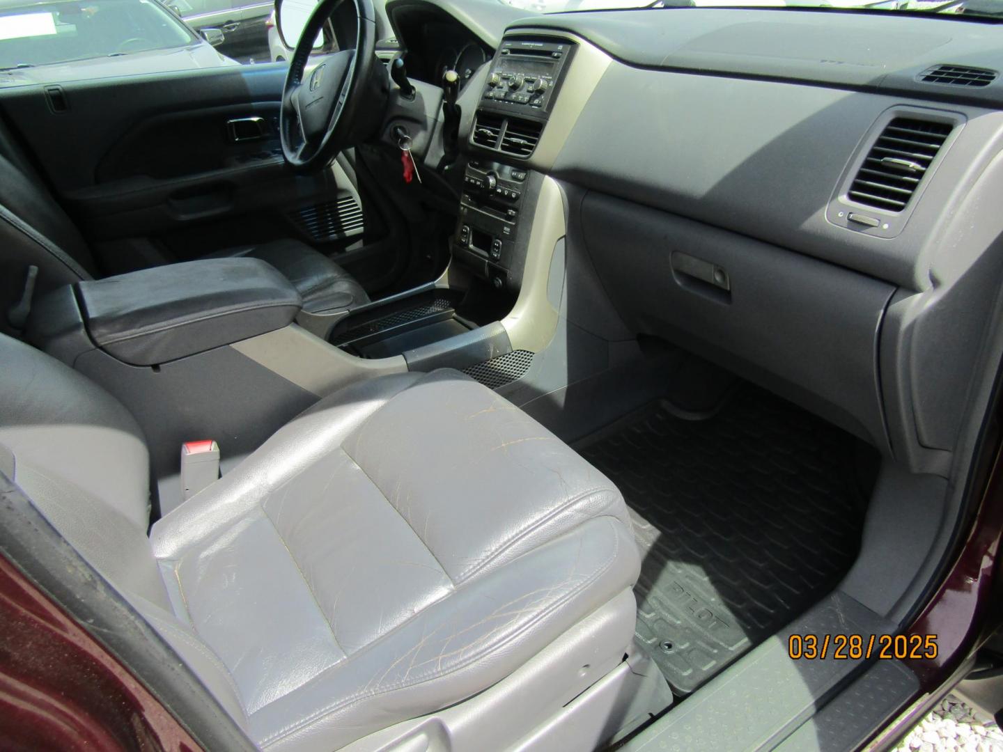 2007 Maroon /Gray Honda Pilot EX-L 2WD w/ DVD (5FNYF28667B) with an 3.5L V6 SOHC 24V engine, Automatic transmission, located at 15016 S Hwy 231, Midland City, AL, 36350, (334) 983-3001, 31.306210, -85.495277 - Photo#9