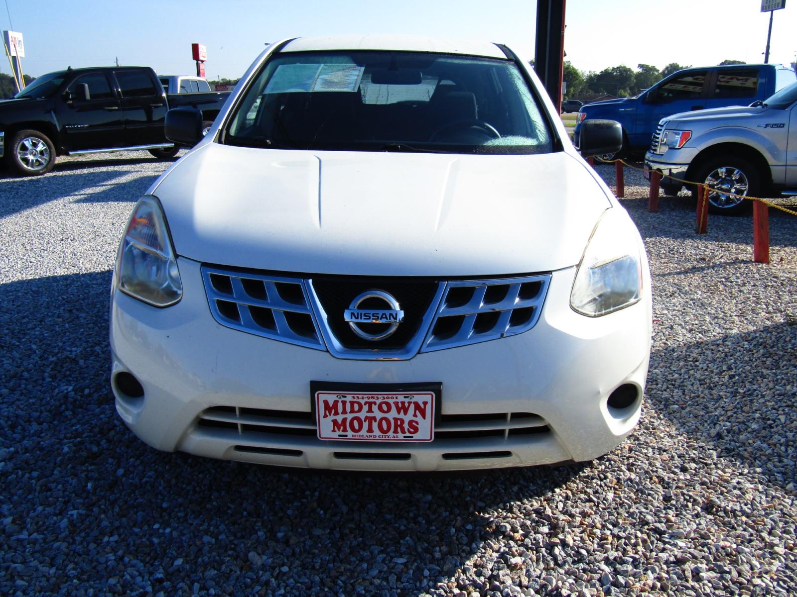 2013 WHITE /Brown/Beige Nissan Rogue S 2WD (JN8AS5MT3DW) with an 2.5L L4 DOHC 16V engine, Automatic transmission, located at 15016 S Hwy 231, Midland City, AL, 36350, (334) 983-3001, 31.306210, -85.495277 - Photo #1