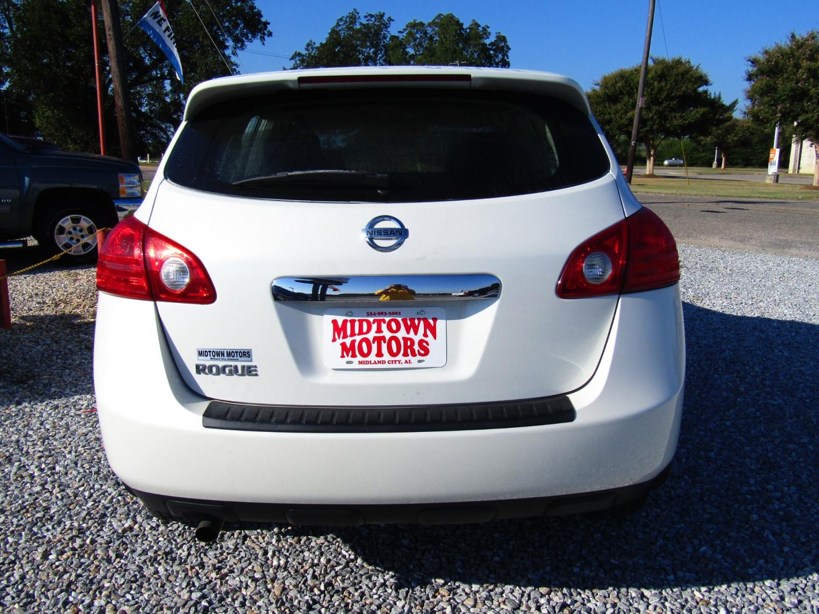 2013 WHITE /Brown/Beige Nissan Rogue S 2WD (JN8AS5MT3DW) with an 2.5L L4 DOHC 16V engine, Automatic transmission, located at 15016 S Hwy 231, Midland City, AL, 36350, (334) 983-3001, 31.306210, -85.495277 - Photo #6