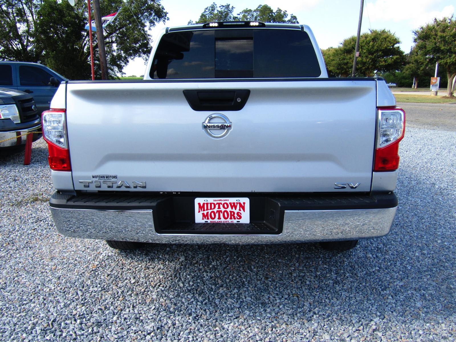 2017 Silver /Gray Nissan Titan S Crew Cab 2WD (1N6AA1EK4HN) with an 5.6L V8 DOHC 32V engine, Automatic transmission, located at 15016 S Hwy 231, Midland City, AL, 36350, (334) 983-3001, 31.306210, -85.495277 - Photo #6