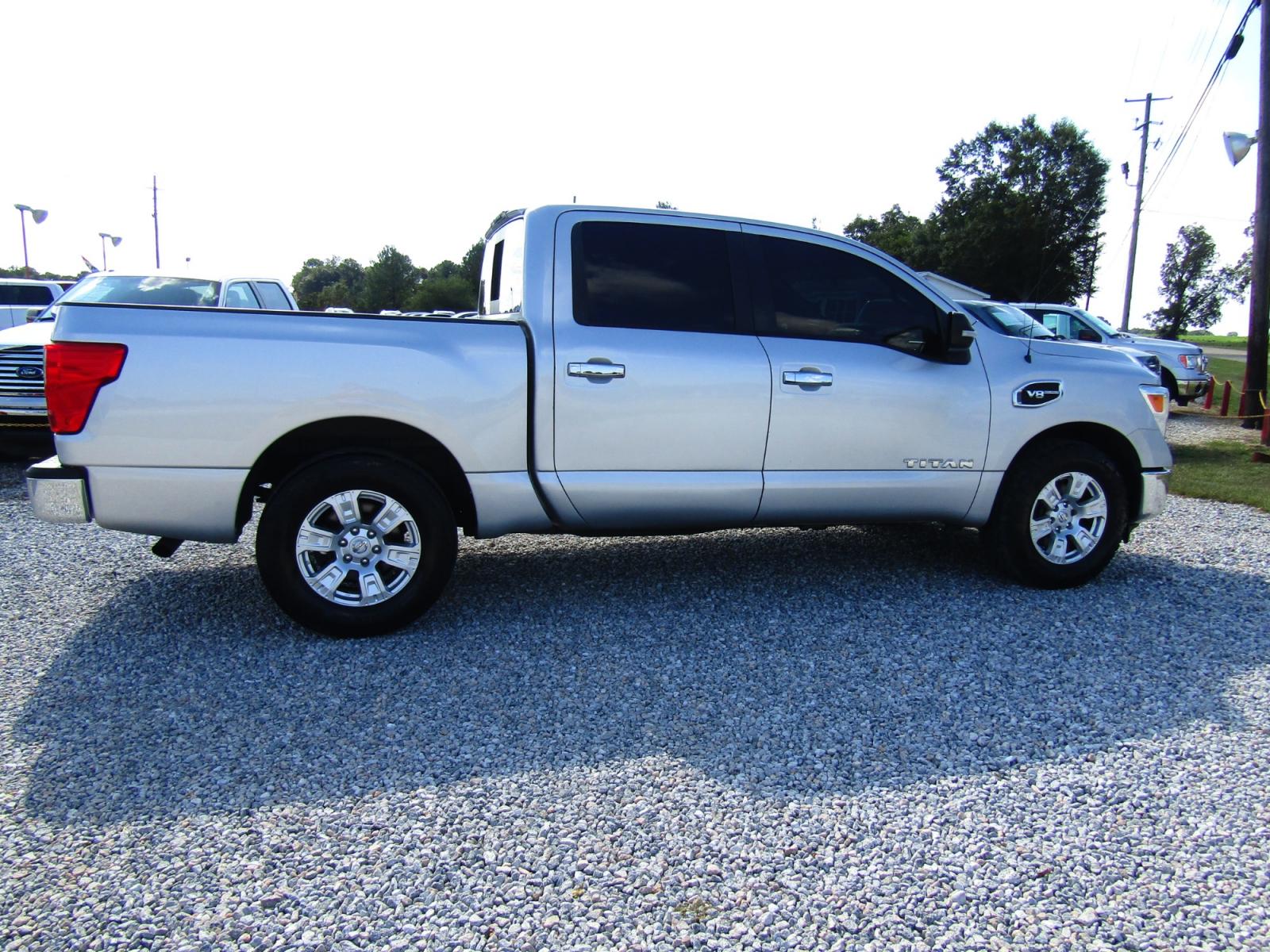 2017 Silver /Gray Nissan Titan S Crew Cab 2WD (1N6AA1EK4HN) with an 5.6L V8 DOHC 32V engine, Automatic transmission, located at 15016 S Hwy 231, Midland City, AL, 36350, (334) 983-3001, 31.306210, -85.495277 - Photo #7
