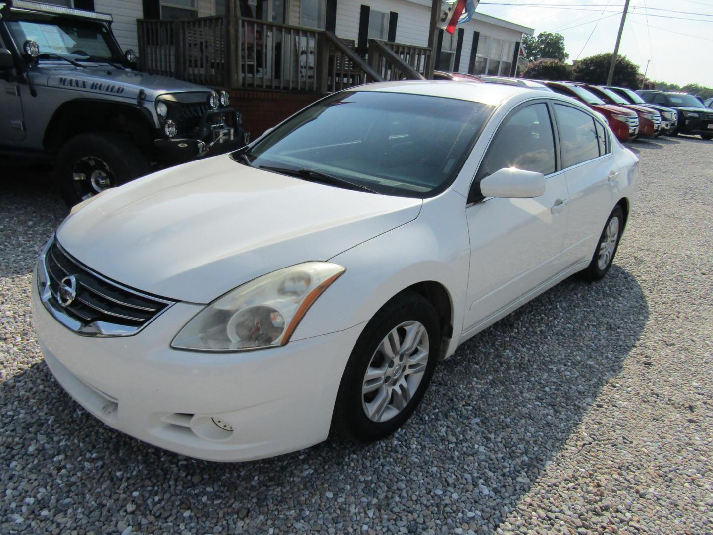 2012 WHITE /Gray Nissan Altima 2.5 S (1N4AL2AP0CC) with an 2.5L L4 DOHC 16V engine, Automatic transmission, located at 15016 S Hwy 231, Midland City, AL, 36350, (334) 983-3001, 31.306210, -85.495277 - Photo#2