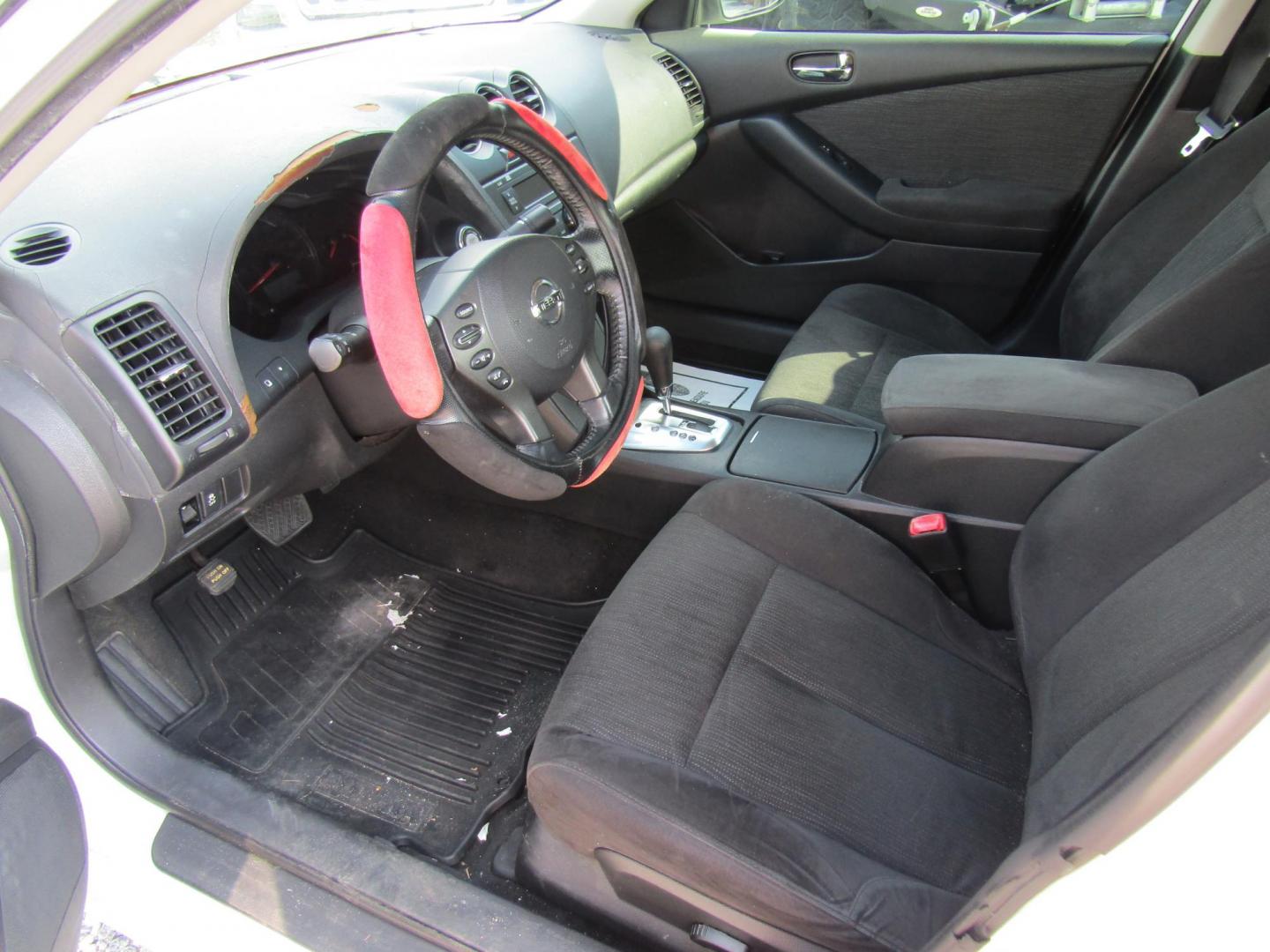 2012 WHITE /Gray Nissan Altima 2.5 S (1N4AL2AP0CC) with an 2.5L L4 DOHC 16V engine, Automatic transmission, located at 15016 S Hwy 231, Midland City, AL, 36350, (334) 983-3001, 31.306210, -85.495277 - Photo#3