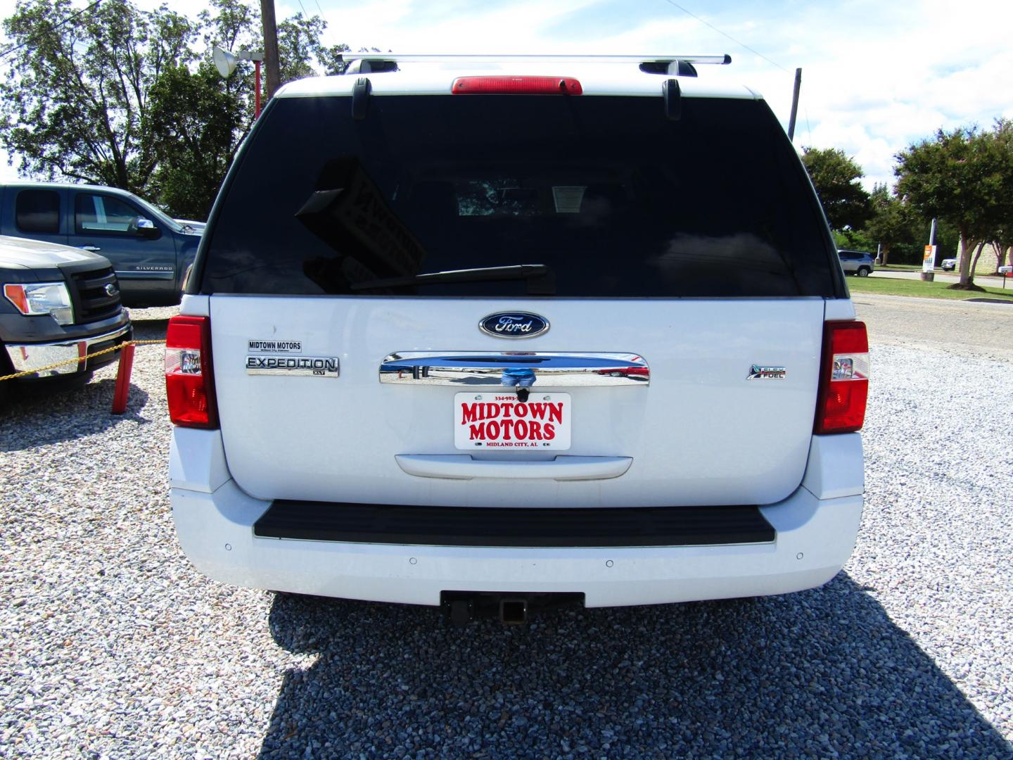 2013 WHITE Ford Expedition King Ranch 2WD (1FMJU1H58DE) with an 5.4L V8 SOHC 16V FFV engine, Automatic transmission, located at 15016 S Hwy 231, Midland City, AL, 36350, (334) 983-3001, 31.306210, -85.495277 - Photo#6