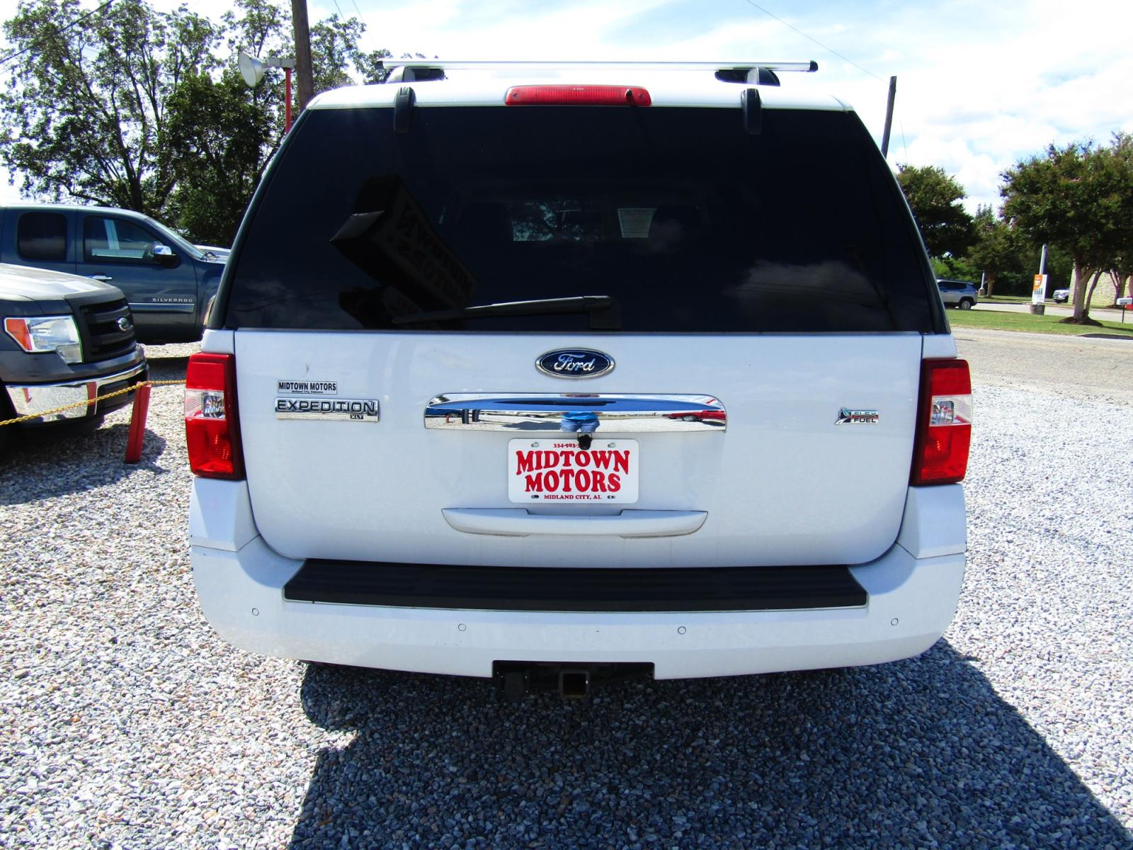 2013 WHITE Ford Expedition King Ranch 2WD (1FMJU1H58DE) with an 5.4L V8 SOHC 16V FFV engine, Automatic transmission, located at 15016 S Hwy 231, Midland City, AL, 36350, (334) 983-3001, 31.306210, -85.495277 - Photo #6