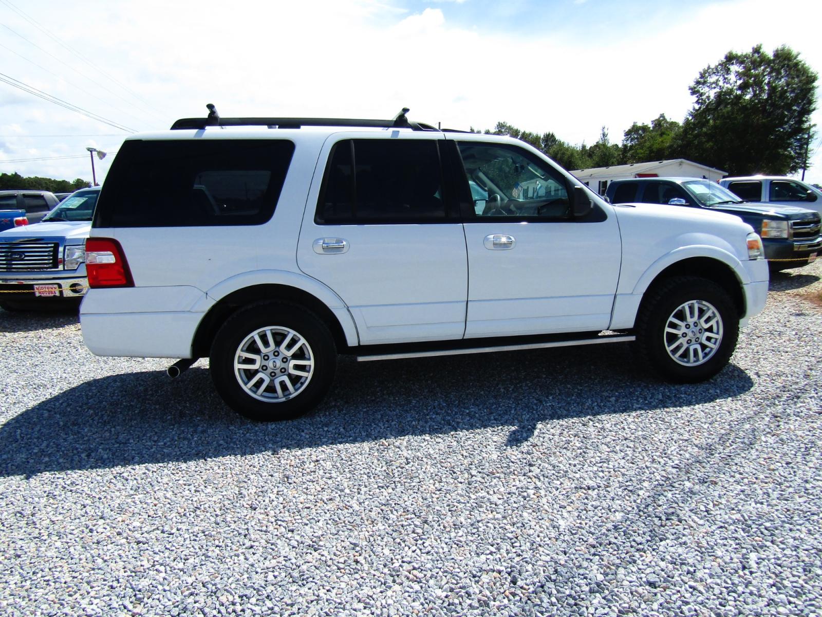 2013 WHITE Ford Expedition King Ranch 2WD (1FMJU1H58DE) with an 5.4L V8 SOHC 16V FFV engine, Automatic transmission, located at 15016 S Hwy 231, Midland City, AL, 36350, (334) 983-3001, 31.306210, -85.495277 - Photo #8