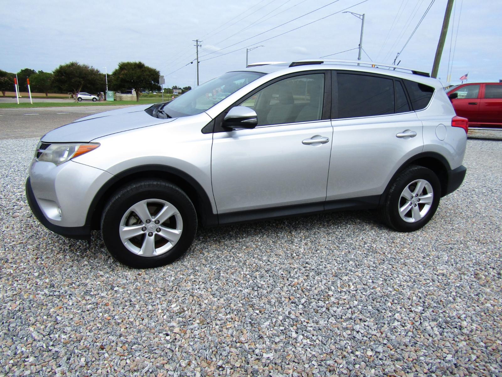 2013 Silver /Gray Toyota RAV4 XLE FWD (JTMWFREV8D5) with an 2.5L L4 DOHC 16V engine, Automatic transmission, located at 15016 S Hwy 231, Midland City, AL, 36350, (334) 983-3001, 31.306210, -85.495277 - Photo #2