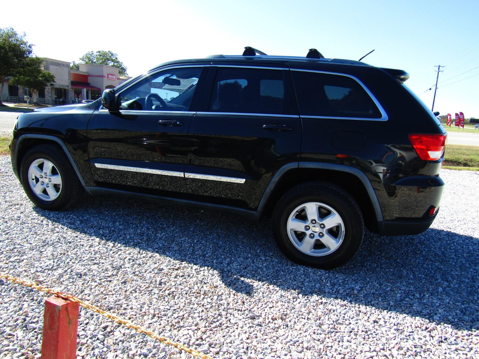 2012 Black /Tan Jeep Grand Cherokee Laredo 2WD (1C4RJEAG2CC) with an 3.6L V6 DOHC 24V engine, Automatic transmission, located at 15016 S Hwy 231, Midland City, AL, 36350, (334) 983-3001, 31.306210, -85.495277 - Photo #5