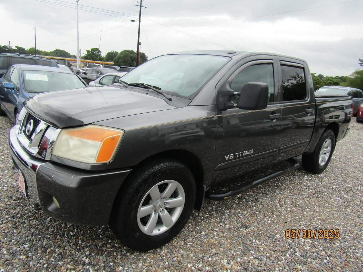 2010 Gray Nissan Titan LE Crew Cab 2WD SWB (1N6AA0ED4AN) with an 5.6L V8 DOHC 32V engine, Automatic transmission, located at 15016 S Hwy 231, Midland City, AL, 36350, (334) 983-3001, 31.306210, -85.495277 - Photo#2