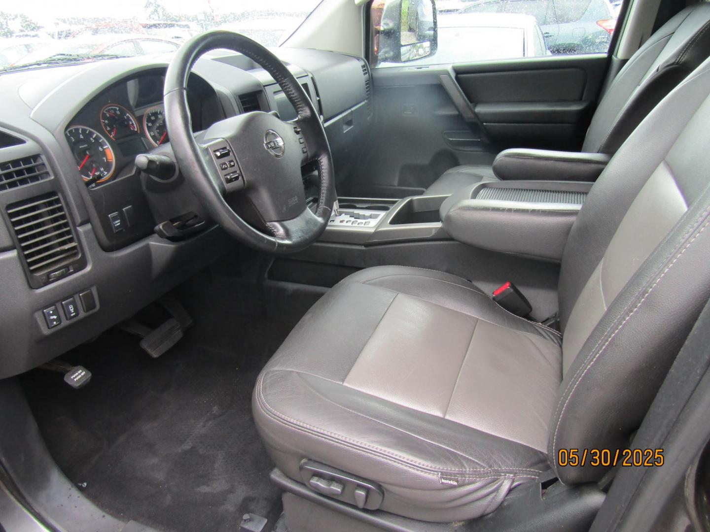 2010 Gray Nissan Titan LE Crew Cab 2WD SWB (1N6AA0ED4AN) with an 5.6L V8 DOHC 32V engine, Automatic transmission, located at 15016 S Hwy 231, Midland City, AL, 36350, (334) 983-3001, 31.306210, -85.495277 - Photo#3
