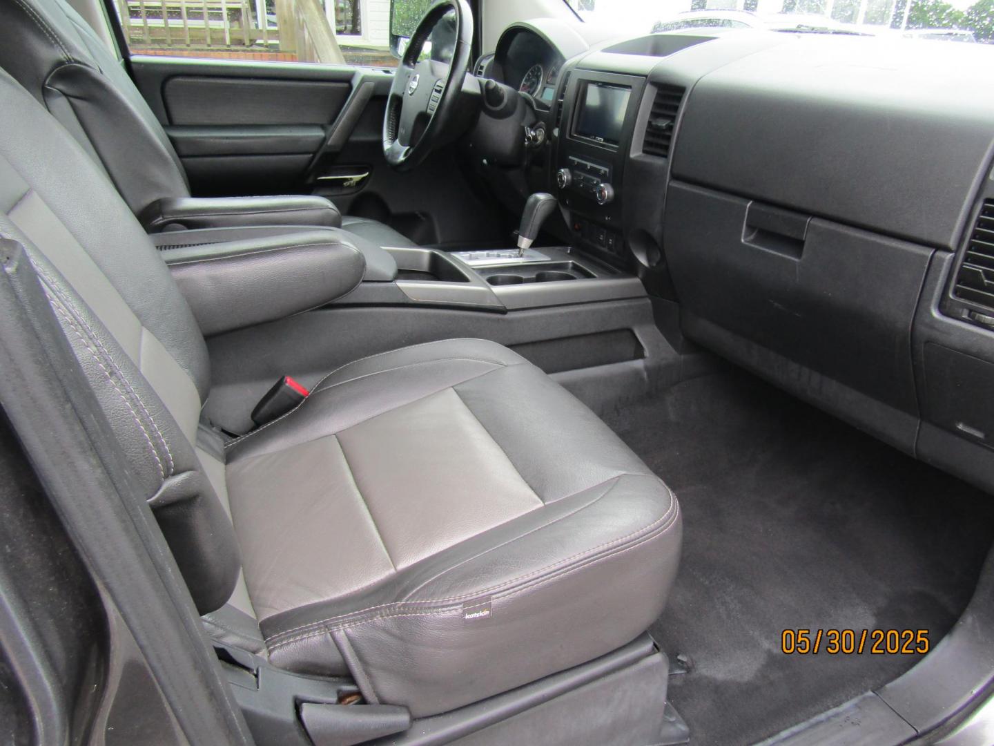 2010 Gray Nissan Titan LE Crew Cab 2WD SWB (1N6AA0ED4AN) with an 5.6L V8 DOHC 32V engine, Automatic transmission, located at 15016 S Hwy 231, Midland City, AL, 36350, (334) 983-3001, 31.306210, -85.495277 - Photo#9