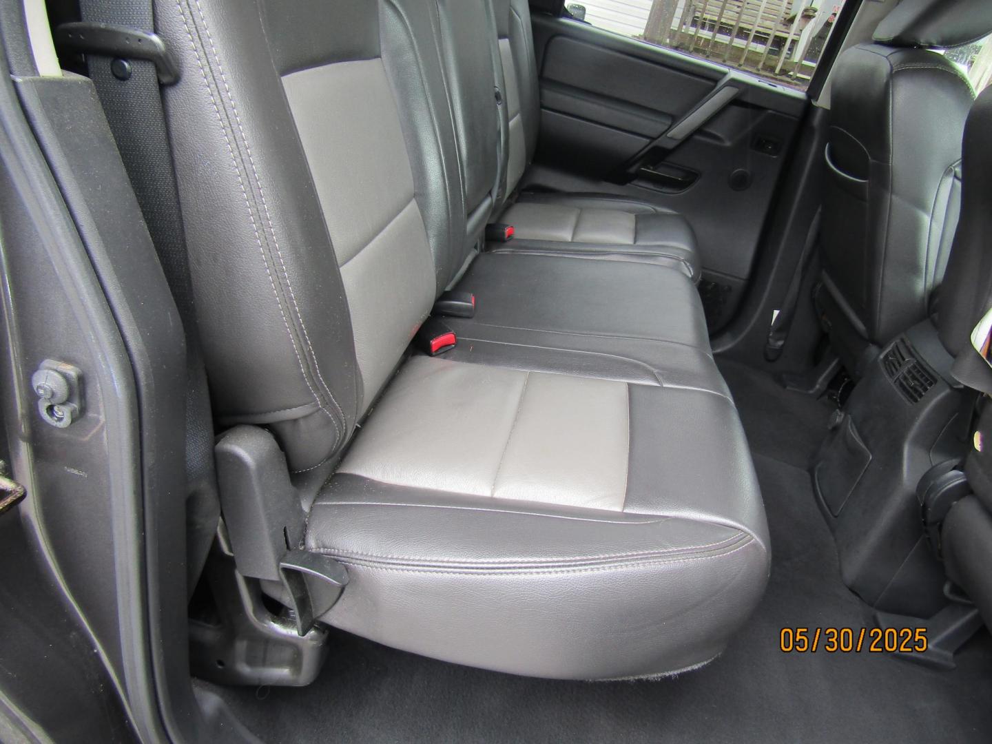 2010 Gray Nissan Titan LE Crew Cab 2WD SWB (1N6AA0ED4AN) with an 5.6L V8 DOHC 32V engine, Automatic transmission, located at 15016 S Hwy 231, Midland City, AL, 36350, (334) 983-3001, 31.306210, -85.495277 - Photo#8