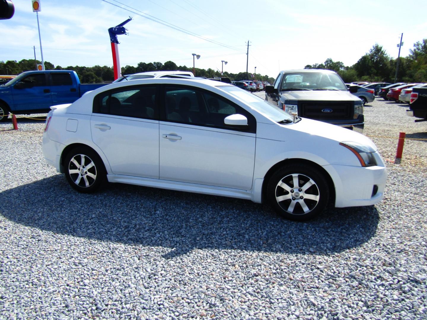 2012 WHITE /Gray Nissan Sentra 2.0 (3N1AB6AP2CL) with an 2.0L L4 DOHC 16V engine, Automatic transmission, located at 15016 S Hwy 231, Midland City, AL, 36350, (334) 983-3001, 31.306210, -85.495277 - Photo#2