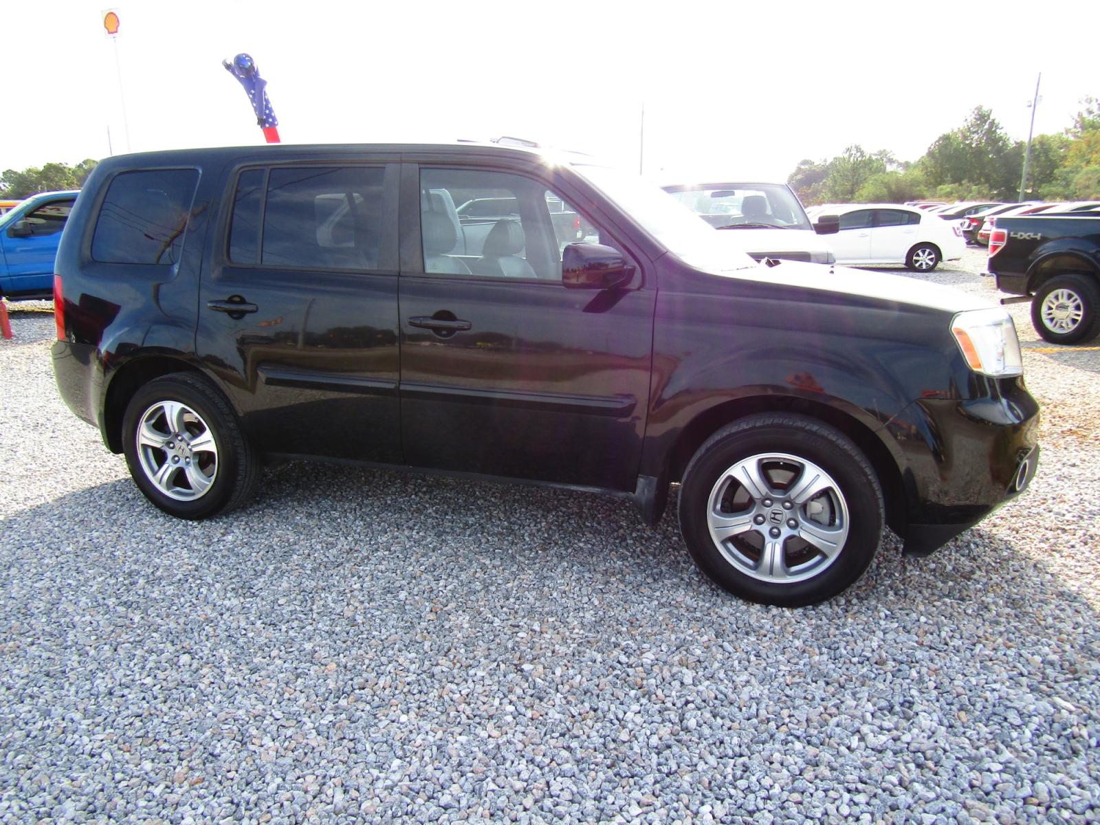 2013 Black /Gray Honda Pilot EX-L 2WD 5-Spd AT with Navigation (5FNYF3H73DB) with an 3.5L V6 SOHC 24V engine, Automatic transmission, located at 15016 S Hwy 231, Midland City, AL, 36350, (334) 983-3001, 31.306210, -85.495277 - Photo #11
