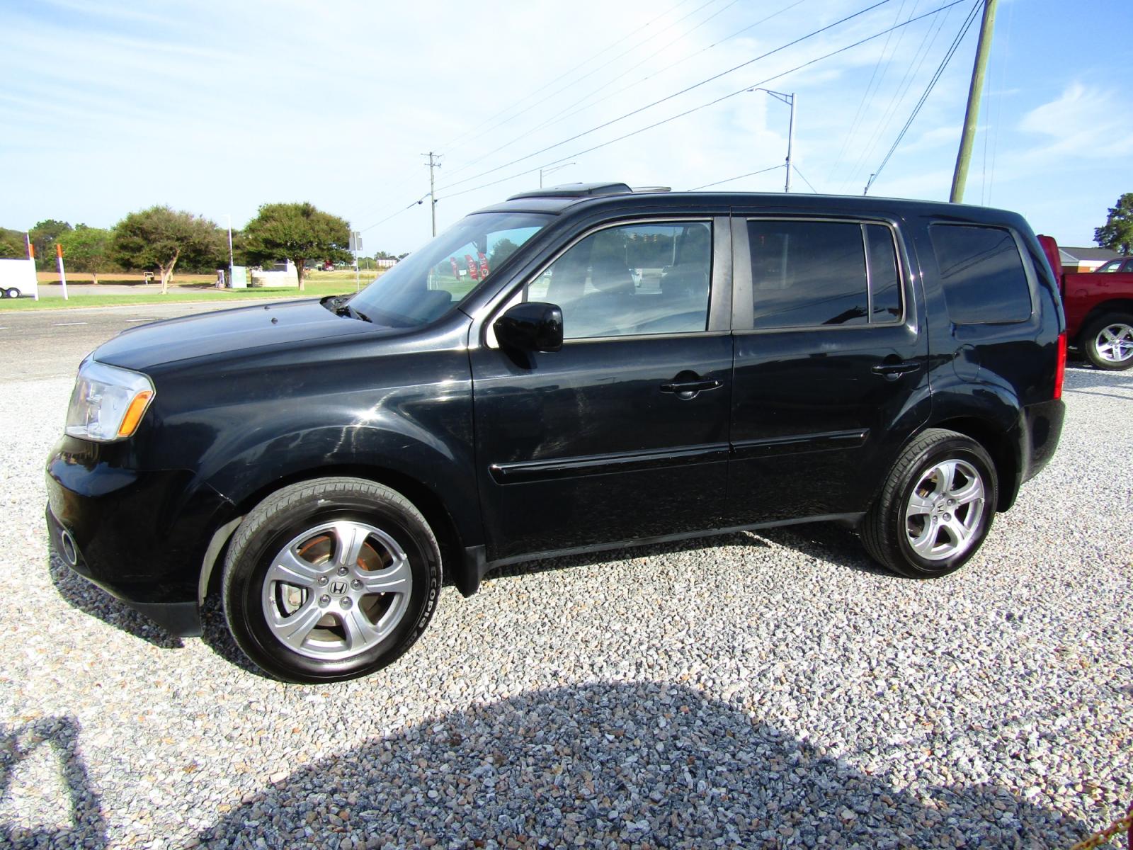 2013 Black /Gray Honda Pilot EX-L 2WD 5-Spd AT with Navigation (5FNYF3H73DB) with an 3.5L V6 SOHC 24V engine, Automatic transmission, located at 15016 S Hwy 231, Midland City, AL, 36350, (334) 983-3001, 31.306210, -85.495277 - Photo #2