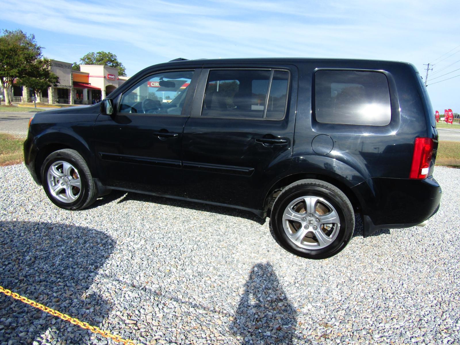 2013 Black /Gray Honda Pilot EX-L 2WD 5-Spd AT with Navigation (5FNYF3H73DB) with an 3.5L V6 SOHC 24V engine, Automatic transmission, located at 15016 S Hwy 231, Midland City, AL, 36350, (334) 983-3001, 31.306210, -85.495277 - Photo #5