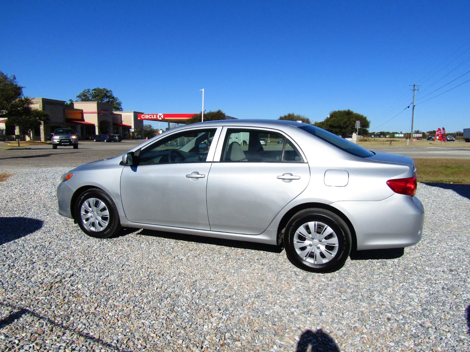 2009 Silver /Gray Toyota Corolla XRS 5-Speed AT (JTDBL40E099) with an 1.8L L4 DOHC 16V engine, Automatic transmission, located at 15016 S Hwy 231, Midland City, AL, 36350, (334) 983-3001, 31.306210, -85.495277 - Photo #5