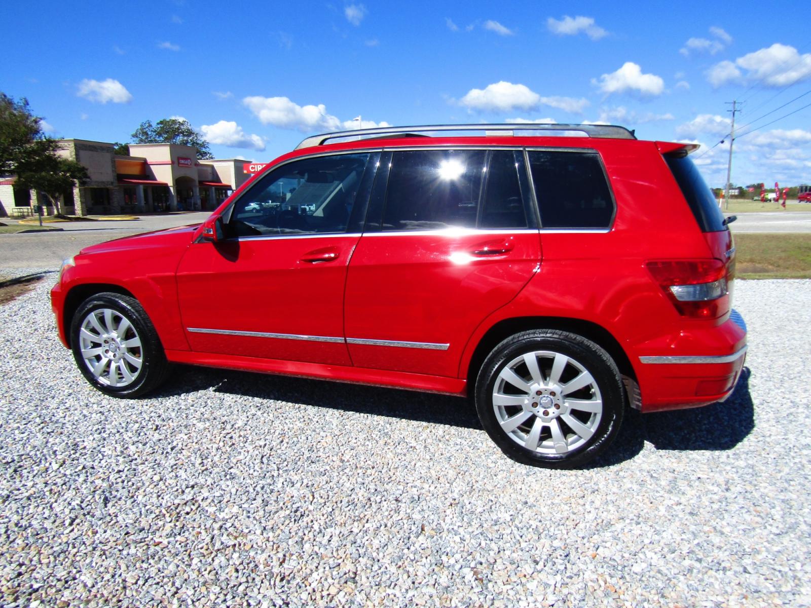 2011 Red /Tan Mercedes-Benz GLK-Class GLK350 (WDCGG5GB4BF) with an V6, 3.5 Liter engine, Automatic transmission, located at 15016 S Hwy 231, Midland City, AL, 36350, (334) 983-3001, 31.306210, -85.495277 - Photo #5