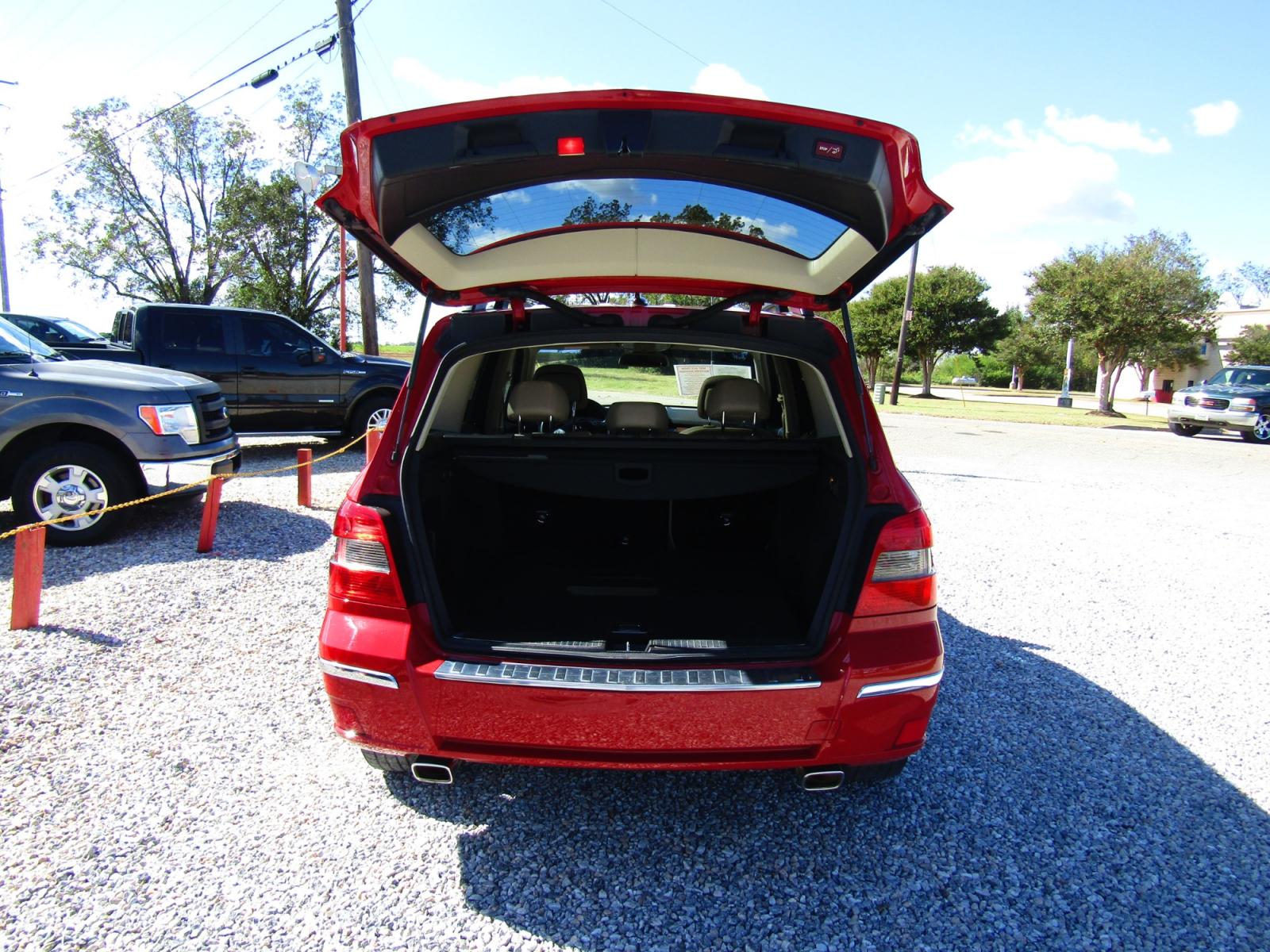 2011 Red /Tan Mercedes-Benz GLK-Class GLK350 (WDCGG5GB4BF) with an V6, 3.5 Liter engine, Automatic transmission, located at 15016 S Hwy 231, Midland City, AL, 36350, (334) 983-3001, 31.306210, -85.495277 - Photo #7