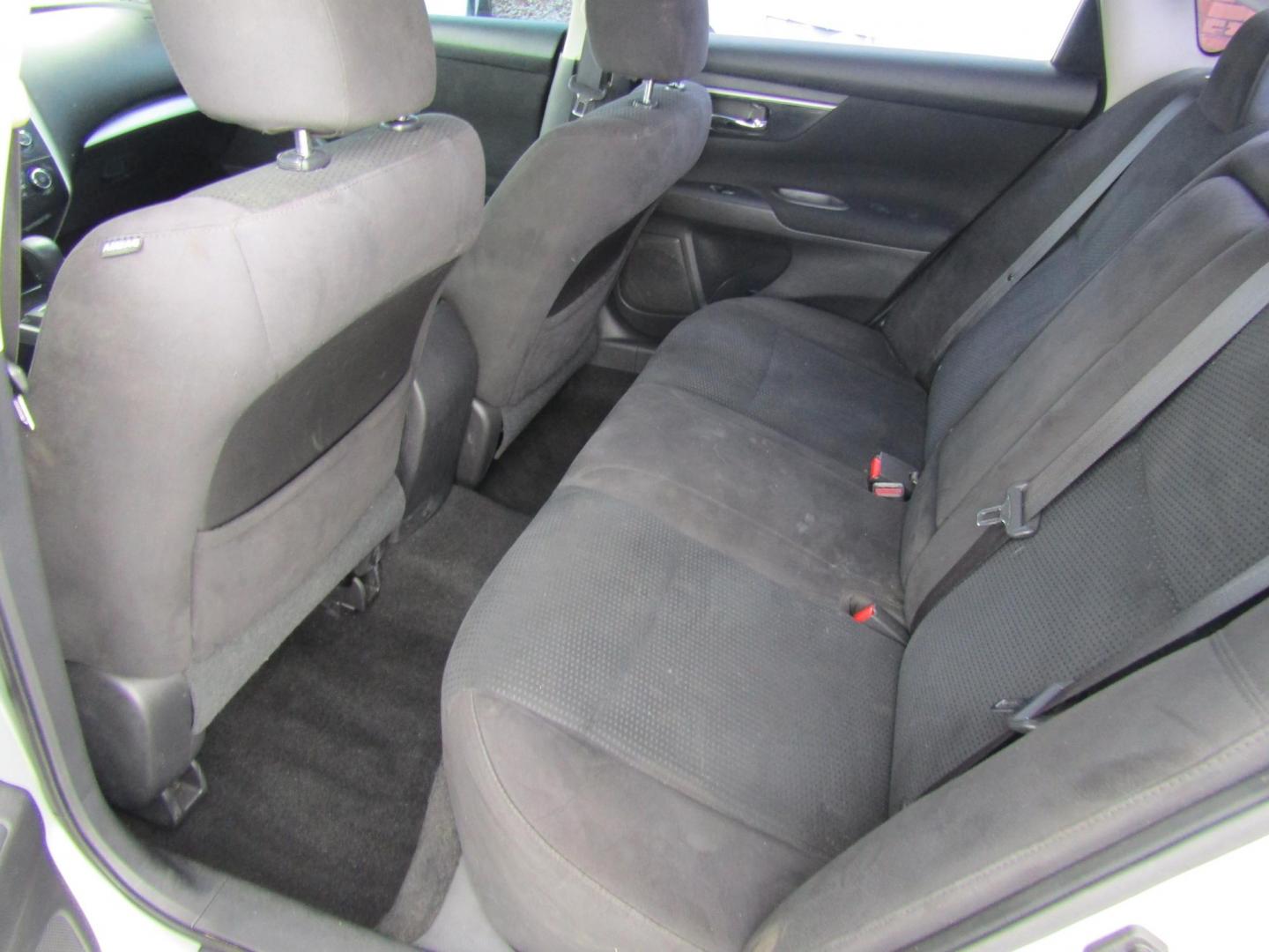 2014 Silver /Gray Nissan Altima 2.5 SL (1N4AL3AP6EN) with an 2.5L L4 DOHC 16V engine, Automatic transmission, located at 15016 S Hwy 231, Midland City, AL, 36350, (334) 983-3001, 31.306210, -85.495277 - Photo#3